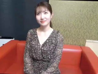 两个奶水充足的人妻 母乳3P乱交 完事后玩拳交
